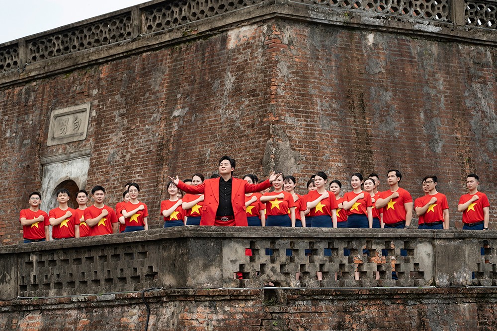 Divo Tùng Dương: Tôi tự hào dùng âm nhạc ngợi ca Tổ quốc - 2