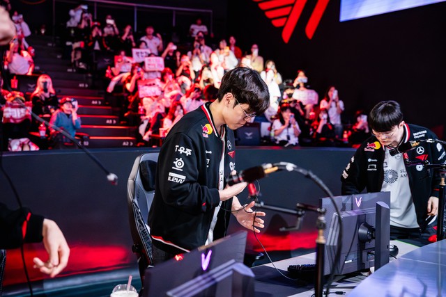 T1 thắng nhọc DK nhưng vẫn đảm bảo 1 thông số