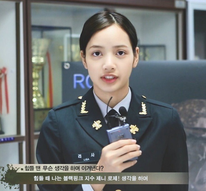 Lisa (BLACKPINK) quên make-up, làm tóc đi sự kiện à?- Ảnh 6.