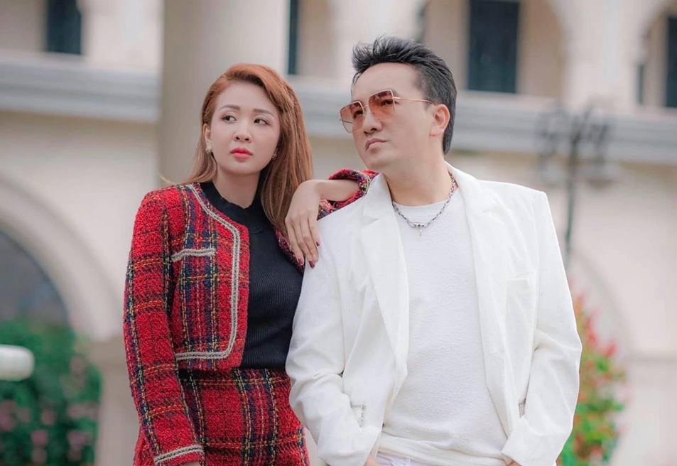 Quá khứ hư hỏng của nam ca sĩ Việt mua cả khách sạn để ở, khóa trái cửa không gặp vợ con 10 ngày/năm- Ảnh 1. Quá khứ hư hỏng của nam ca sĩ Việt mua cả khách sạn để ở, khóa trái cửa không gặp vợ con 10 ngày/năm- Ảnh 1.