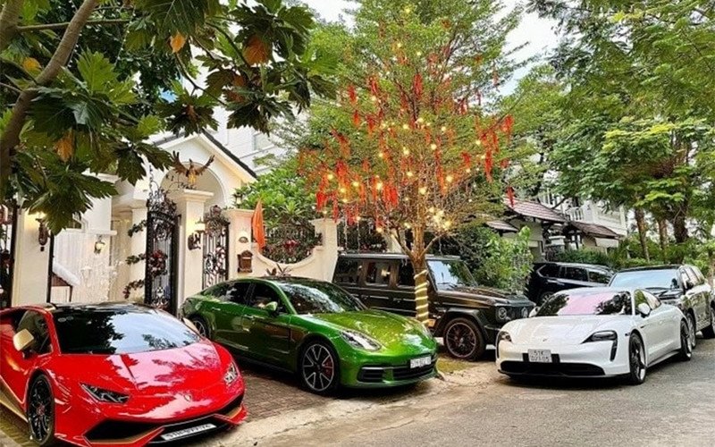 Cuộc sống xa hoa và những ồn ào gây tranh cãi của ca sĩ Đoàn Di Băng - 6