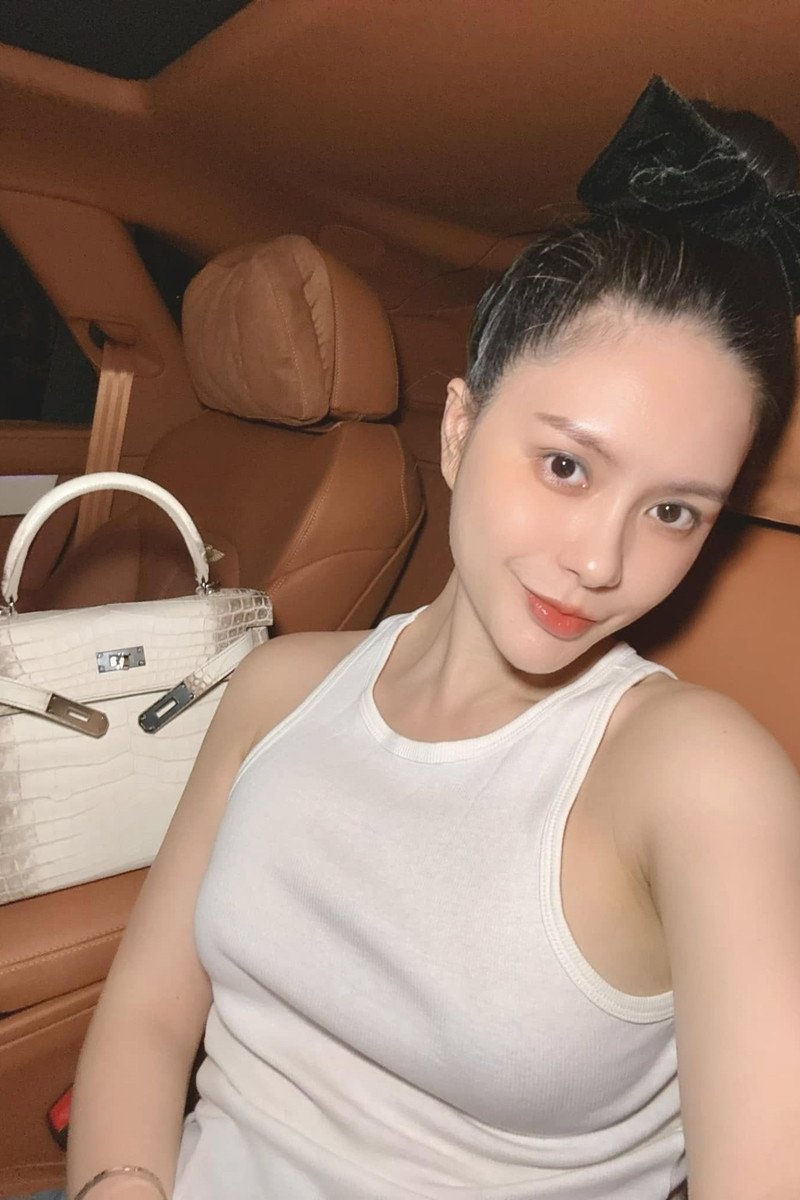 Cuộc sống xa hoa và những ồn ào gây tranh cãi của ca sĩ Đoàn Di Băng - 9