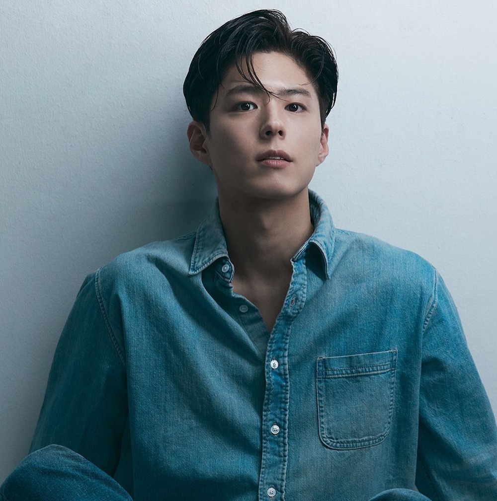 14 giây Park Bo Gum cầm điếu thuốc trên tay làm