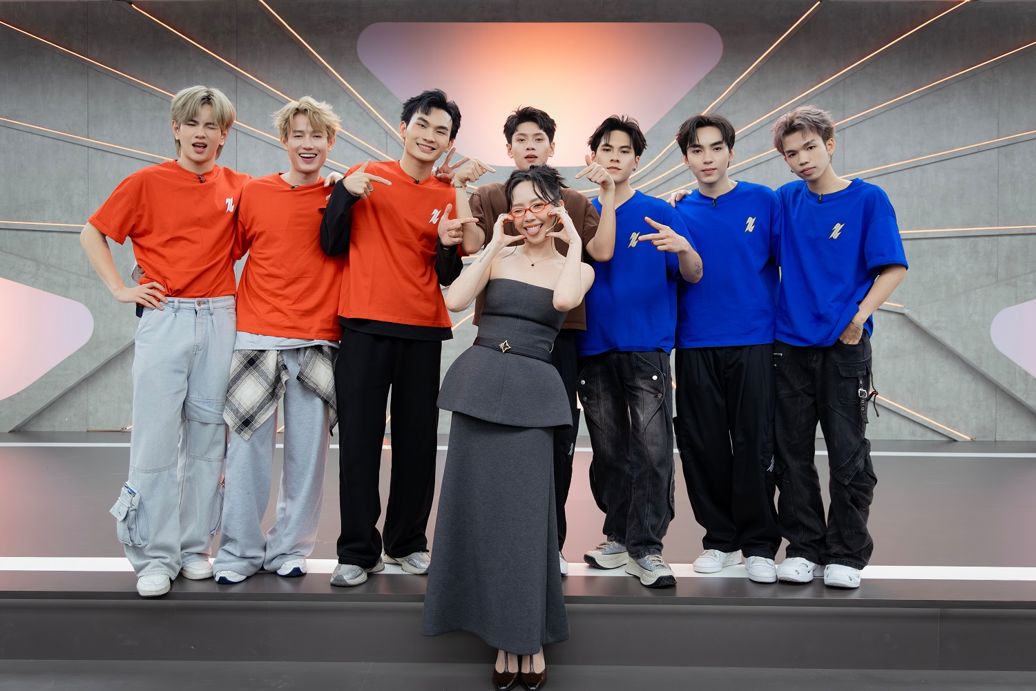 Mỹ nam Lật Mặt 8 được Tóc Tiên hết lòng săn đón là ai?- Ảnh 3. Mỹ nam Lật Mặt 8 được Tóc Tiên hết lòng săn đón là ai?- Ảnh 3.