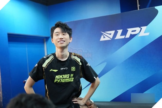 LMHT: Doinb gap pha game trong rank nhung anh lai la nguoi bi phat LMHT: Doinb gặp phá game trong rank nhưng anh lại là người bị phạt