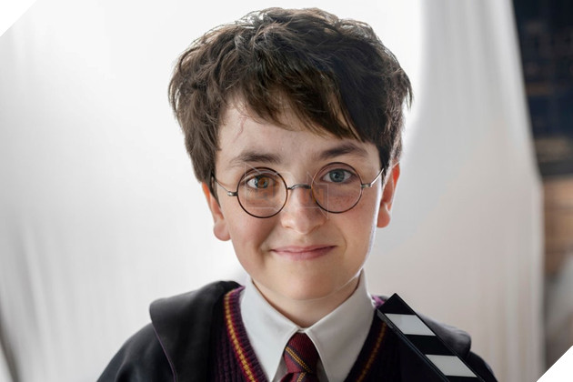 Dien Vien Daniel Radcliffe Gui Thu Dong Vien Dien Vien Harry Potter Moi 2 Hình ảnh về diễn viên nhí Dominic McLaughlin.