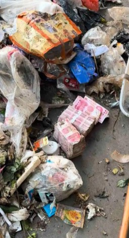 Dọn nhà, cặp đôi vứt nhầm gần 800 triệu đồng tiền mặt vào thùng rác- Ảnh 2. Dọn nhà, cặp đôi vứt nhầm gần 800 triệu đồng tiền mặt vào thùng rác- Ảnh 2.