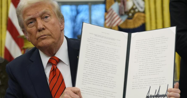 Vì sao bây giờ Mỹ mới công nhận tiếng Anh là ngôn ngữ chính thức? donald trump4 11002448 1740982455055 17409824552881883482492 0 0 450 720 crop 17409824744782007410010png