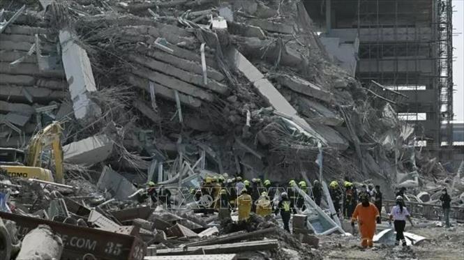 Động đất tại Myanmar: Số người mắc kẹt trong tòa nhà sập ở Thái Lan lên tới 81 người- Ảnh 1.