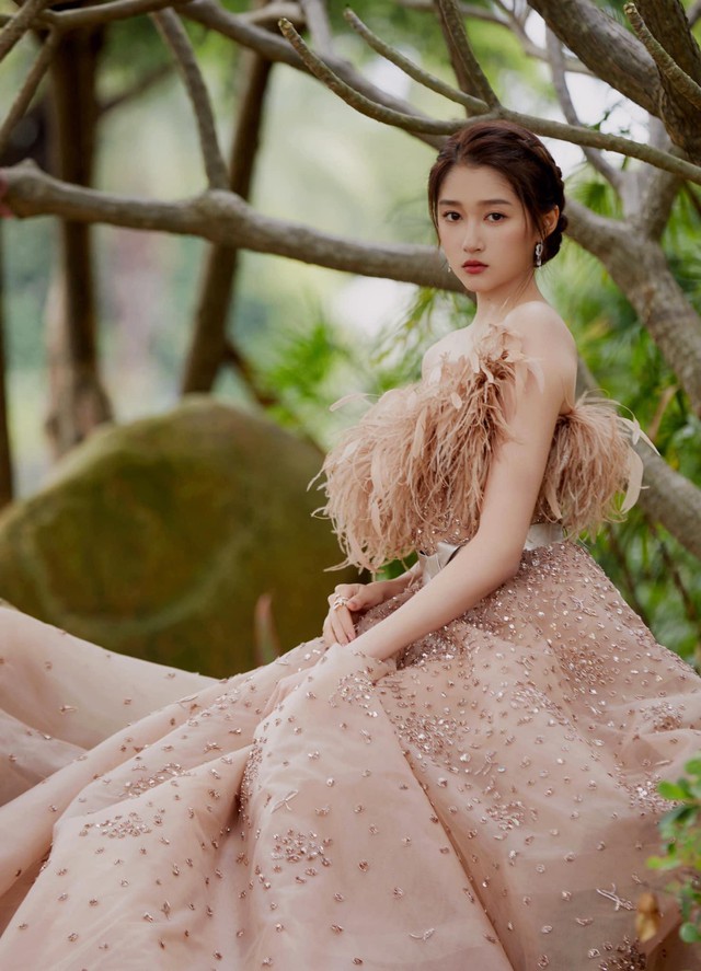 Mỹ nhân Hoa ngữ đang viral: Thiên kim tiểu thư từ trong trứng, nhan sắc