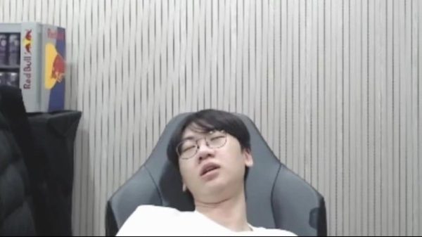 Doran ngủ quên với lịch livestream khắc nghiệt, tiết lộ một điểm cộng khi sang T1 26 Doran ngủ quên với lịch livestream khắc nghiệt, tiết lộ một điểm cộng khi sang T1 doran livestream 6jpg