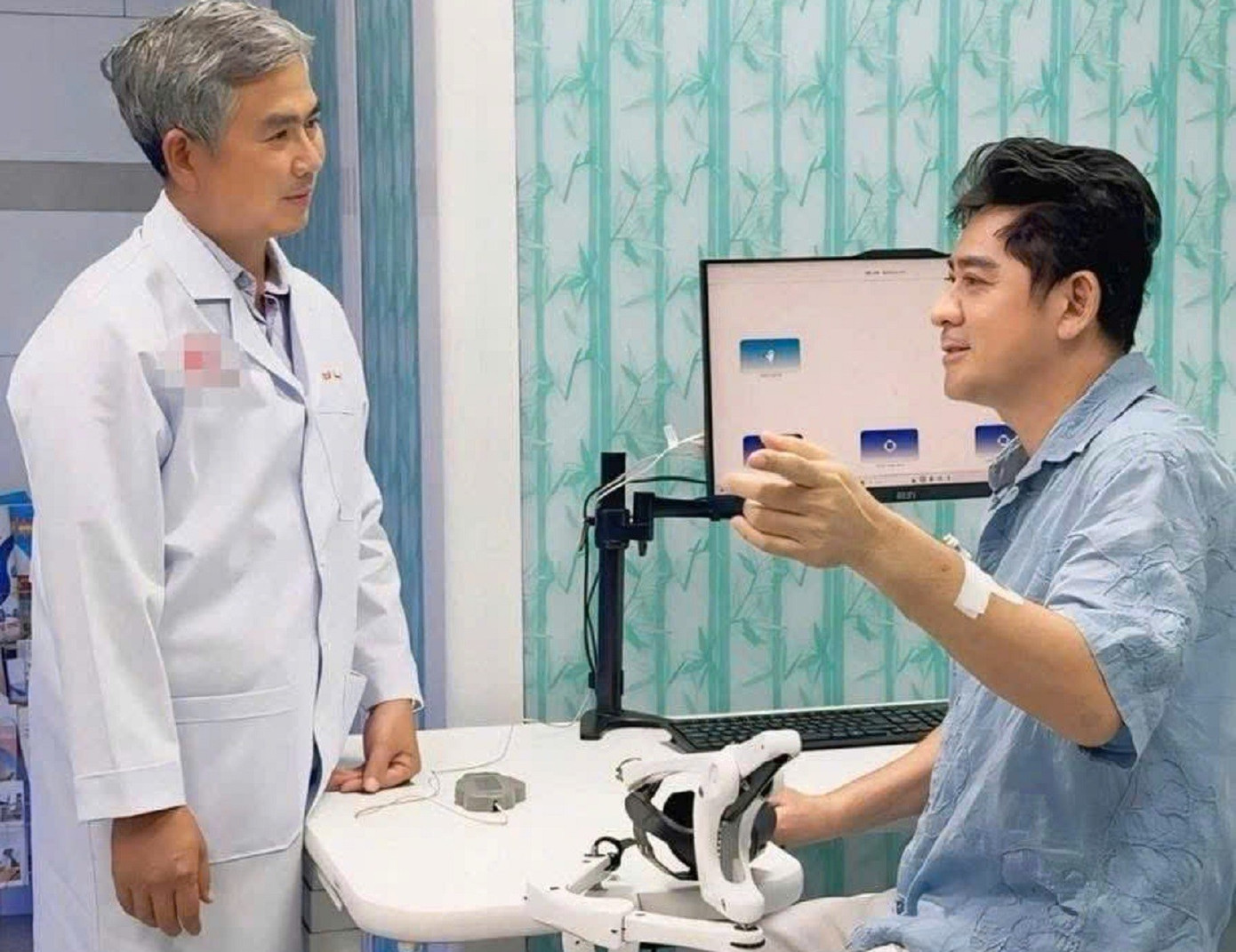 Bác sĩ nói về tình trạng nghệ sĩ Huỳnh Anh Tuấn sau đột quỵ- Ảnh 1.