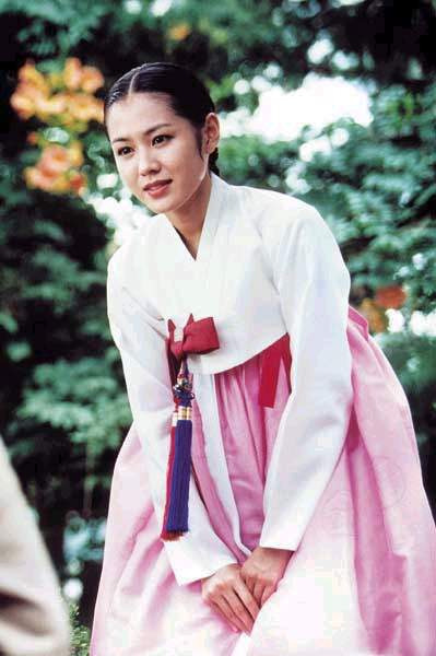 Son Ye Jin 20 tuổi đẹp kinh diễm trong tạo hình kỹ nữ: Thoáng lộ gáy thôi mà khán giả đã xuyến xao- Ảnh 7.