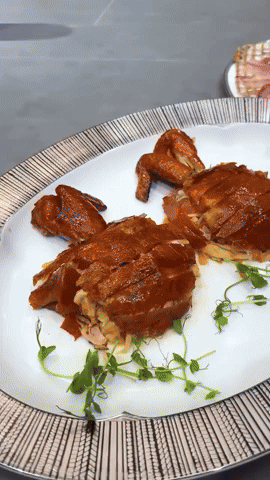 Cuộc sống xa hoa của mỹ nữ bước ra từ