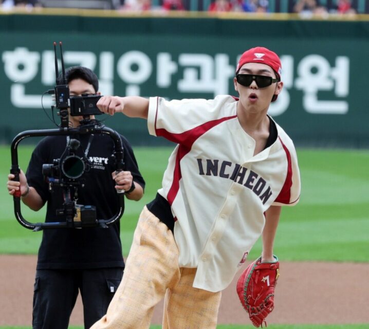 Làn sóng tẩy chay 1 mỹ nam dâng cao đỉnh điểm: Up ảnh 18+, làm hại khán giả nhí- Ảnh 2. Làn sóng tẩy chay 1 mỹ nam dâng cao đỉnh điểm: Up ảnh 18+, làm hại khán giả nhí- Ảnh 2.