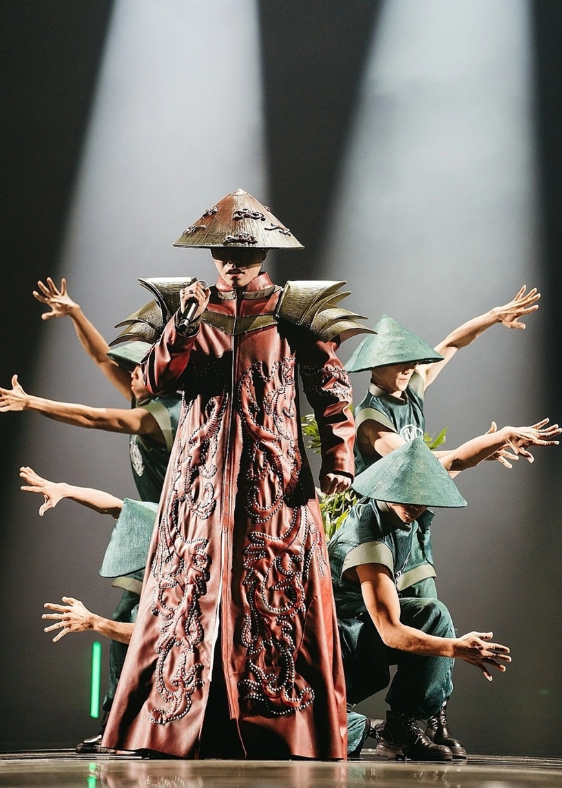 Nam ca sĩ từng bị dọa đánh, đổ muối ớt lên đầu: Lột xác thành quán quân thế giới- Ảnh 6.