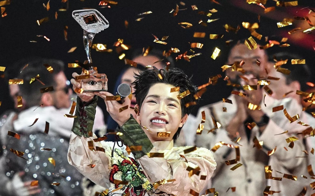 Nam ca sĩ từng bị dọa đánh, đổ muối ớt lên đầu: Lột xác thành quán quân thế giới- Ảnh 3.