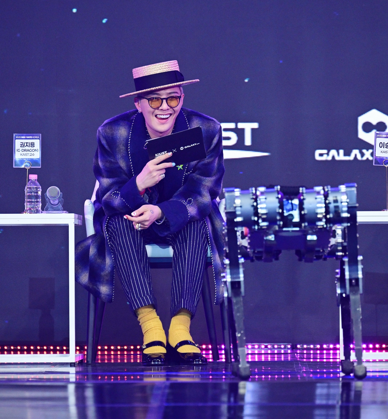 G-Dragon nói về tương lai của nghệ thuật trong thời đại AI- Ảnh 3. G-Dragon nói về tương lai của nghệ thuật trong thời đại AI- Ảnh 3.