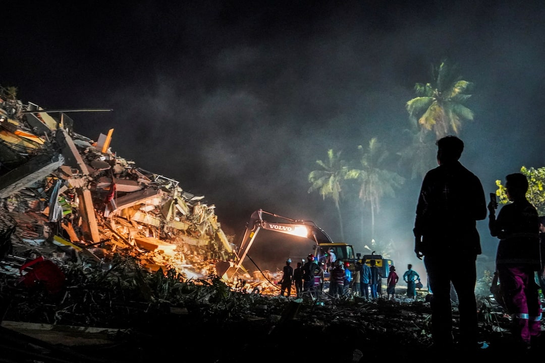 Toàn cảnh Myanmar 3 ngày sau động đất: Công tác cứu hộ chạy đua từng phút, quá nhiều khủng hoảng vẫn tiếp diễn sau thiên tai- Ảnh 12.