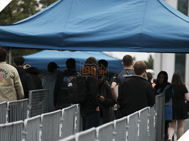 VALORANT Champions 2025: Bau Khong Khi Cuong Nhiet Cua Ngay Thi Dau Mo Man VALORANT Champions 2025: Bầu Không Khí Cuồng Nhiệt Của Ngày Thi Đấu Mở Màn