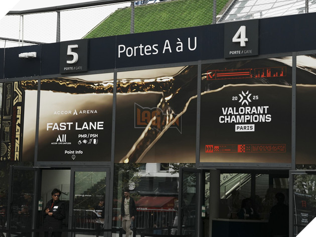 VALORANT Champions 2025: Bau Khong Khi Cuong Nhiet Cua Ngay Thi Dau Mo Man 2 VALORANT Champions 2025: Bầu Không Khí Cuồng Nhiệt Của Ngày Thi Đấu Mở Màn 2