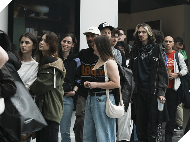 VALORANT Champions 2025: Bau Khong Khi Cuong Nhiet Cua Ngay Thi Dau Mo Man 6 VALORANT Champions 2025: Bầu Không Khí Cuồng Nhiệt Của Ngày Thi Đấu Mở Màn 6