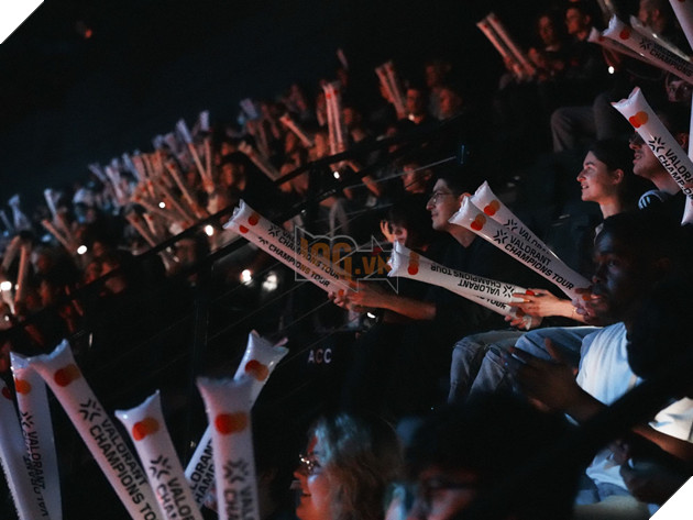 VALORANT Champions 2025: Bau Khong Khi Cuong Nhiet Cua Ngay Thi Dau Mo Man 17 VALORANT Champions 2025: Bầu Không Khí Cuồng Nhiệt Của Ngày Thi Đấu Mở Màn 17