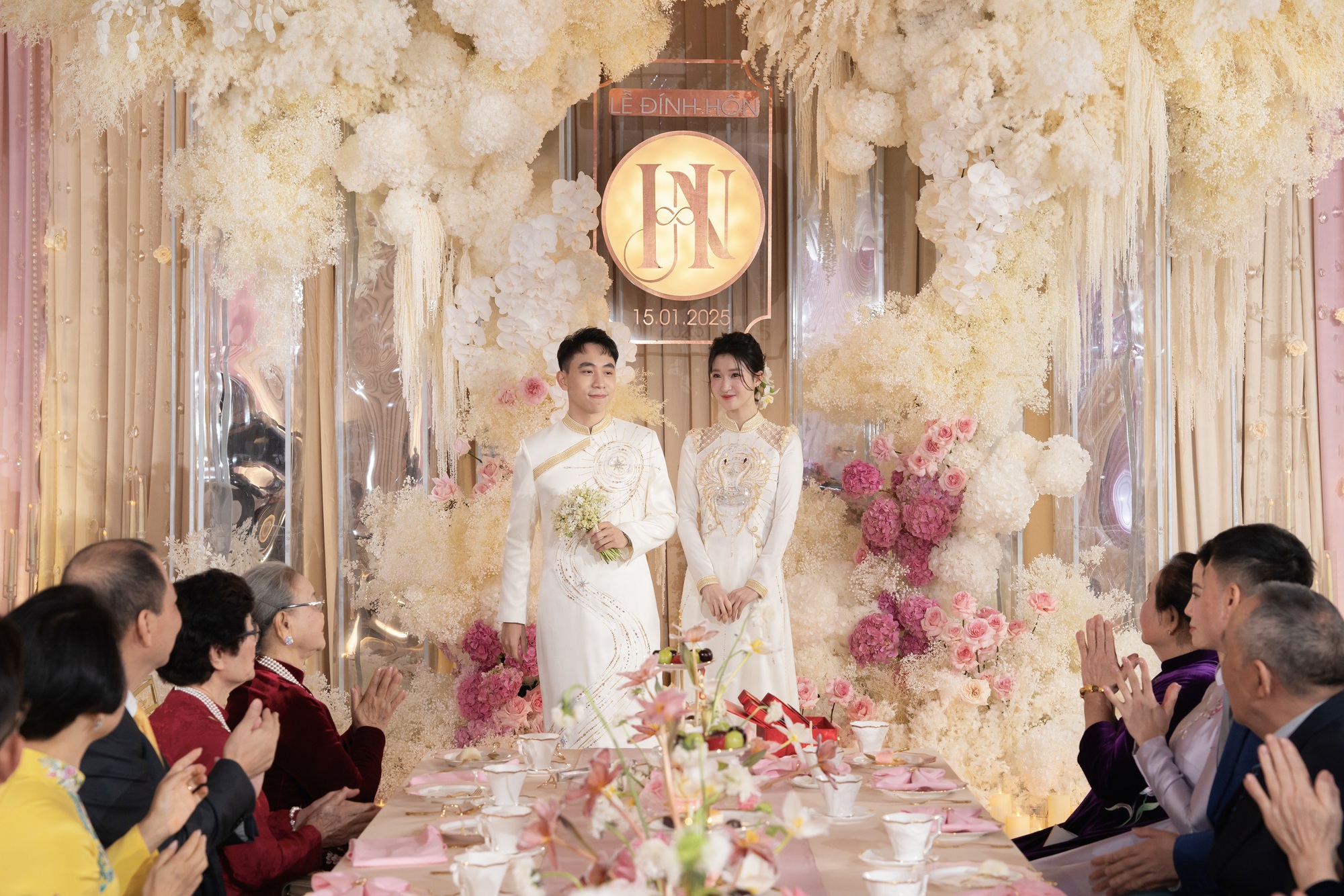 Cận cảnh tiệc trà sang chảnh trong lễ đính hôn của Á hậu Phương Nhi và con trai tỷ phú Phạm Nhật Vượng- Ảnh 3. Cận cảnh tiệc trà sang chảnh trong lễ đính hôn của Á hậu Phương Nhi và con trai tỷ phú Phạm Nhật Vượng- Ảnh 3.