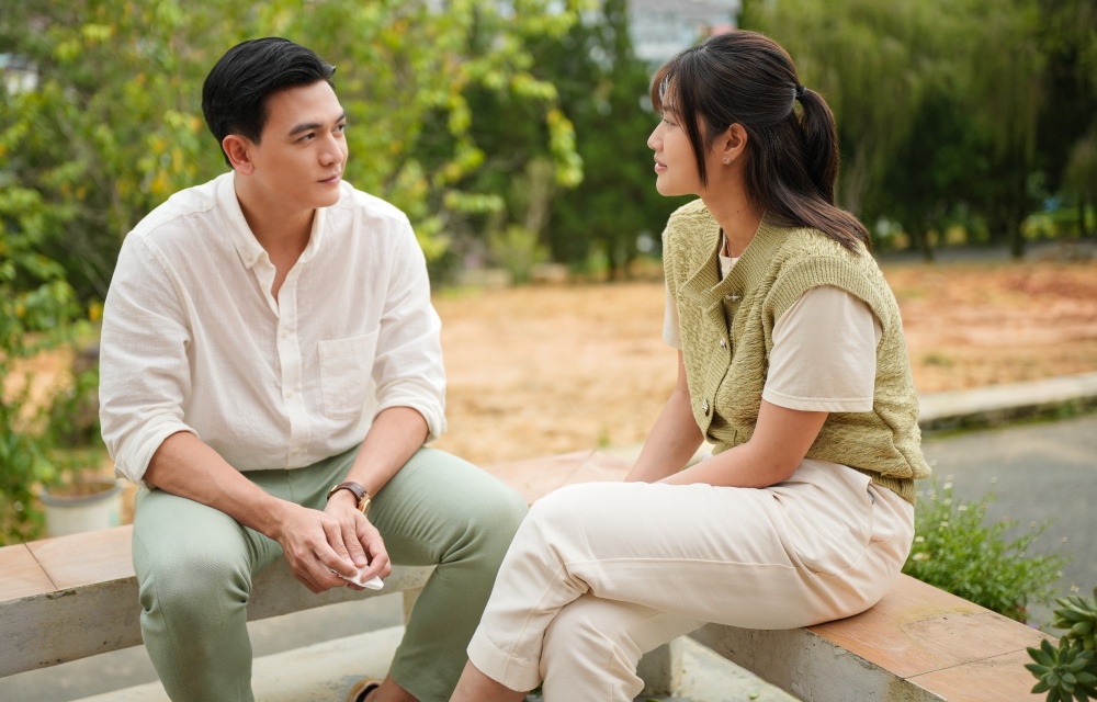 Phim Tết gây tranh cãi vì kết thúc, xem đến cuối khán giả vẫn không biết nữ chính Hoa hậu yêu ai- Ảnh 4. Phim Tết gây tranh cãi vì kết thúc, xem đến cuối khán giả vẫn không biết nữ chính Hoa hậu yêu ai- Ảnh 4.