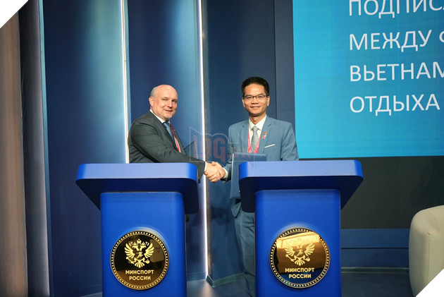 Chủ tịch VIRESA Đỗ Việt Hùng (phải) và Chủ tịch RESF Dmitry Smith