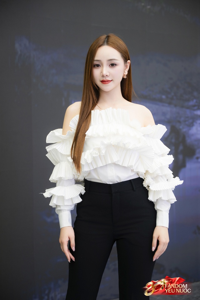 Dàn sao Việt tại Triển lãm Thành tựu đất nước: Phương Oanh - Shark Bình sánh đôi, 1 sao nữ 42 tuổi đang hot khoe visual quá xinh!- Ảnh 10. Dàn sao Việt tại Triển lãm Thành tựu đất nước: Phương Oanh - Shark Bình sánh đôi, 1 sao nữ 42 tuổi đang hot khoe visual quá xinh!- Ảnh 10.