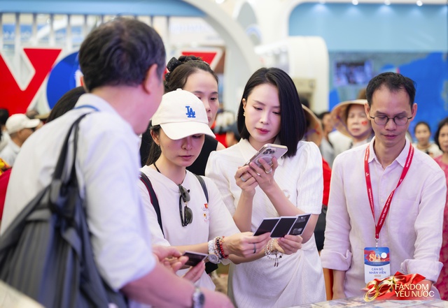 Dàn sao Việt tại Triển lãm Thành tựu đất nước: Phương Oanh - Shark Bình sánh đôi, 1 sao nữ 42 tuổi đang hot khoe visual quá xinh!- Ảnh 6. Dàn sao Việt tại Triển lãm Thành tựu đất nước: Phương Oanh - Shark Bình sánh đôi, 1 sao nữ 42 tuổi đang hot khoe visual quá xinh!- Ảnh 6.