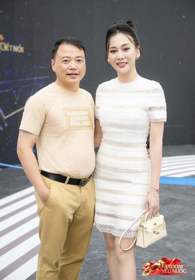 Dàn sao Việt tại Triển lãm Thành tựu đất nước: Phương Oanh - Shark Bình sánh đôi, 1 sao nữ 42 tuổi đang hot khoe visual quá xinh!- Ảnh 2. Dàn sao Việt tại Triển lãm Thành tựu đất nước: Phương Oanh - Shark Bình sánh đôi, 1 sao nữ 42 tuổi đang hot khoe visual quá xinh!- Ảnh 2.