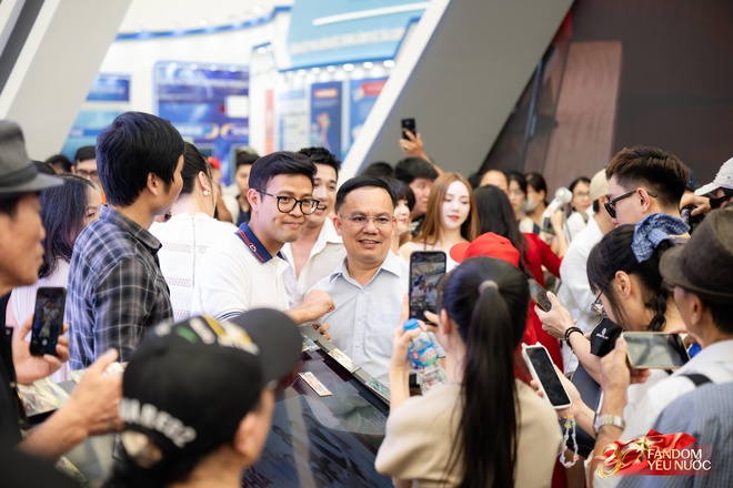 Dàn sao Việt tại Triển lãm Thành tựu đất nước: Phương Oanh - Shark Bình sánh đôi, 1 sao nữ 42 tuổi đang hot khoe visual quá xinh!- Ảnh 19. Dàn sao Việt tại Triển lãm Thành tựu đất nước: Phương Oanh - Shark Bình sánh đôi, 1 sao nữ 42 tuổi đang hot khoe visual quá xinh!- Ảnh 19.