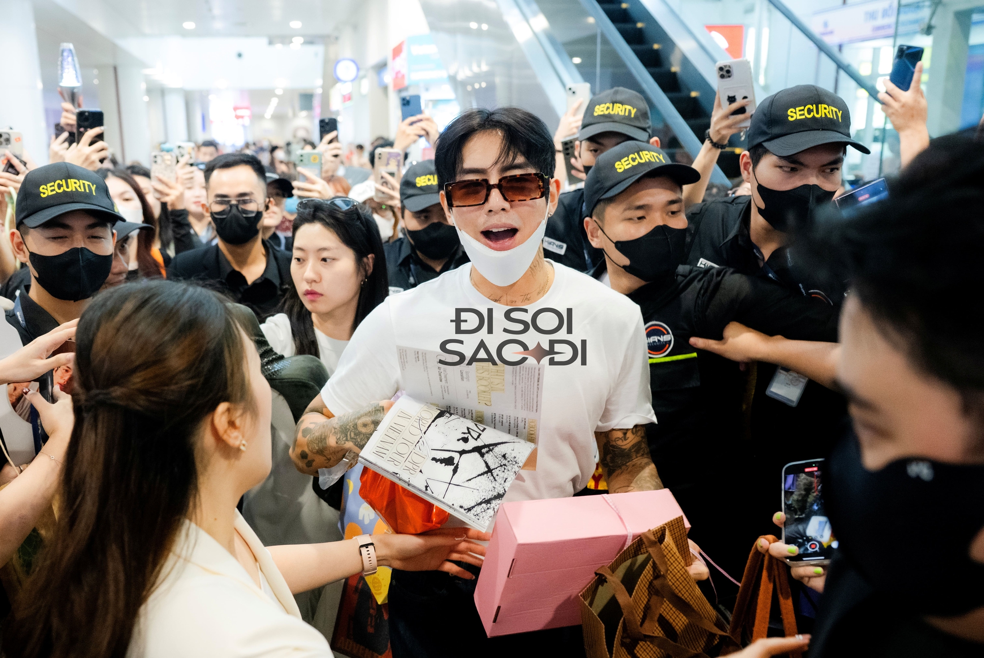 dsc5739-copy-1-1755841115976-17558411227461832713110 "Trai đẹp khiến cả sân Mỹ Đình phát cuồng" DPR Ian đội nón lá trở lại Việt Nam, biển fan chào đón "rể Việt" gây choáng! dsc5739 copy 1 1755841115976 17558411227461832713110