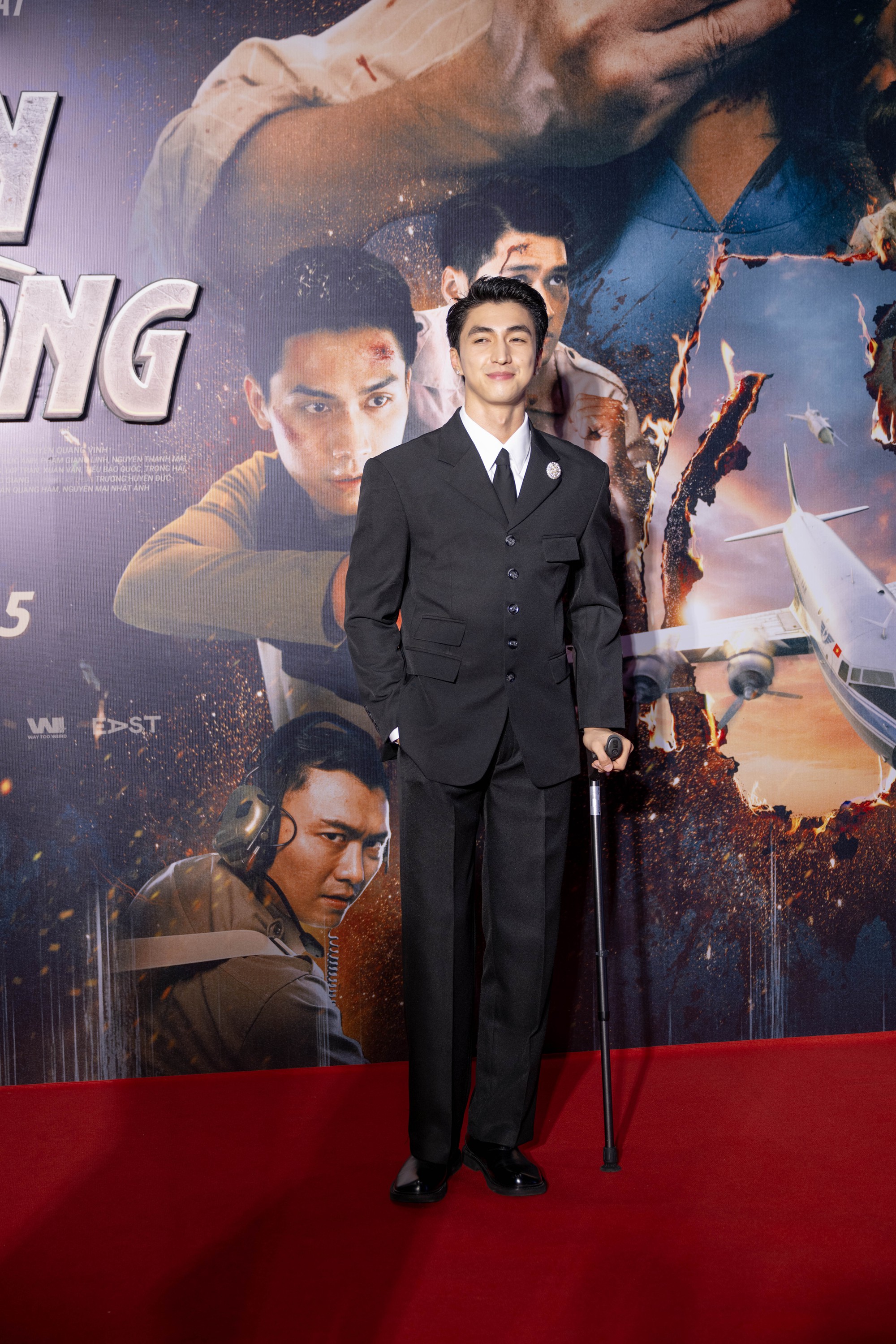 Thảm đỏ Tử Chiến Trên Không: Kaity Nguyễn đẹp phát sáng, ai ngờ bị 1 nam thần lấn át theo cách không ngờ- Ảnh 1.