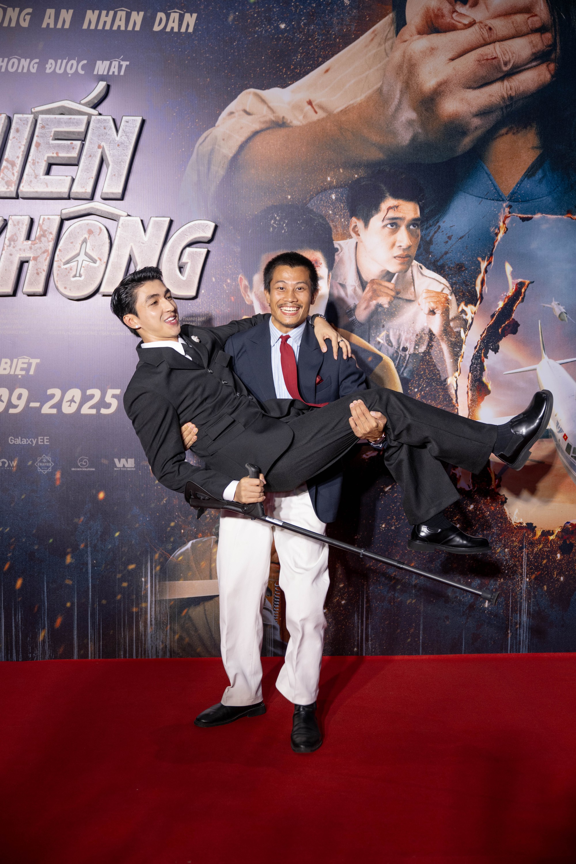 Thảm đỏ Tử Chiến Trên Không: Kaity Nguyễn đẹp phát sáng, ai ngờ bị 1 nam thần lấn át theo cách không ngờ- Ảnh 4.