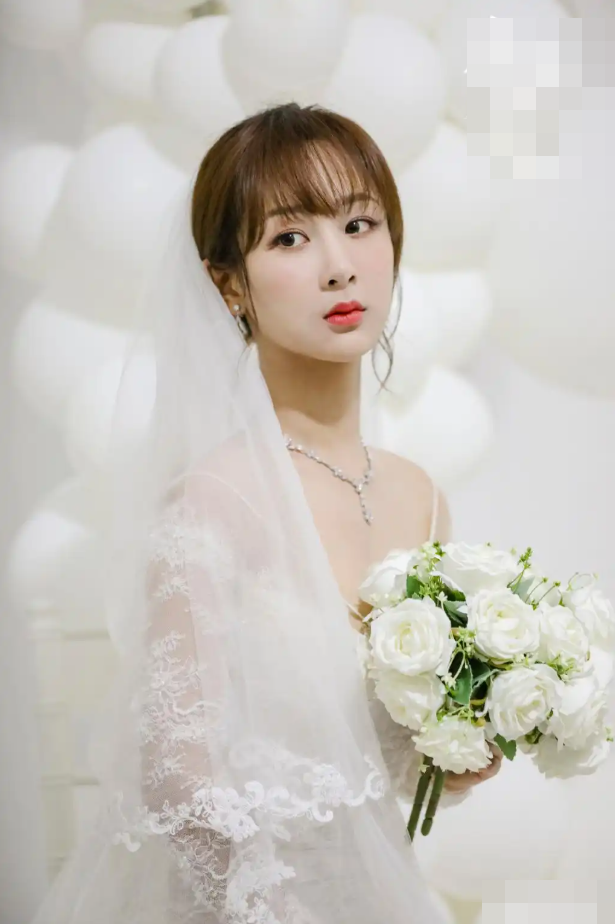 10 cô dâu đẹp nhất Trung Quốc: Lưu Diệc Phi xếp sau Triệu Lộ Tư, hạng 1 trời sinh để làm đại minh tinh- Ảnh 9.