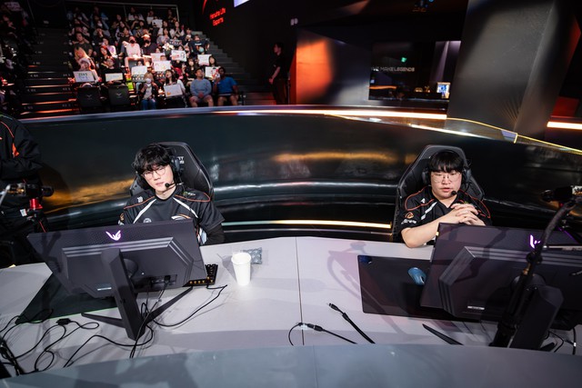 HLE lại đang khá trồi sụt và vừa qua còn thua cả DK HLE lại đang khá trồi sụt và vừa qua còn thua cả DK