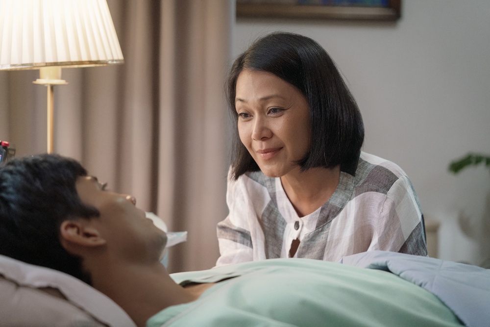 Đây đích thị là phim Việt đáng hóng nhất hè này, nam chính nằm 1 chỗ cũng khiến khán giả bật khóc- Ảnh 2. Đây đích thị là phim Việt đáng hóng nhất hè này, nam chính nằm 1 chỗ cũng khiến khán giả bật khóc- Ảnh 2.