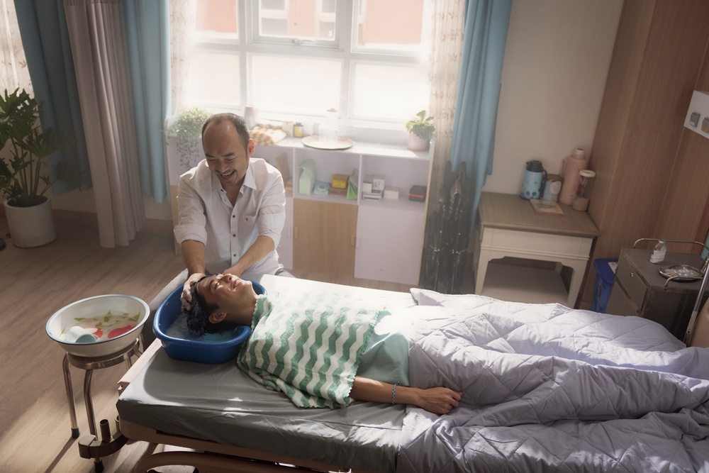 Đây đích thị là phim Việt đáng hóng nhất hè này, nam chính nằm 1 chỗ cũng khiến khán giả bật khóc- Ảnh 3. Đây đích thị là phim Việt đáng hóng nhất hè này, nam chính nằm 1 chỗ cũng khiến khán giả bật khóc- Ảnh 3.