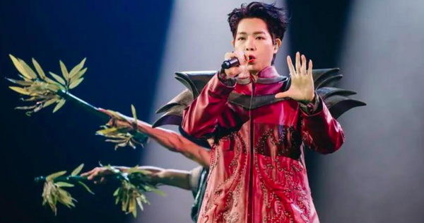 Báo Nga và khán giả ca ngợi Đức Phúc: Màn trình diễn khiến khán phòng nghẹt thở ducp1 14211813 1758447809157 1758447809470918358015 34 0 411 720 crop 1758447977101444014625png