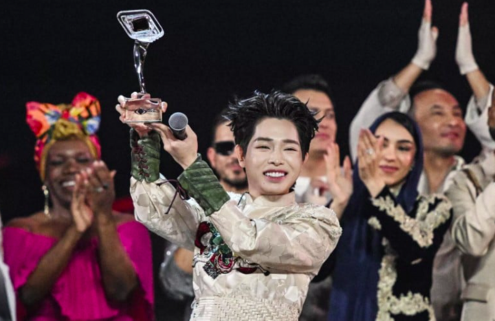 Báo Nga và khán giả ca ngợi Đức Phúc: Màn trình diễn khiến khán phòng nghẹt thở- Ảnh 1.