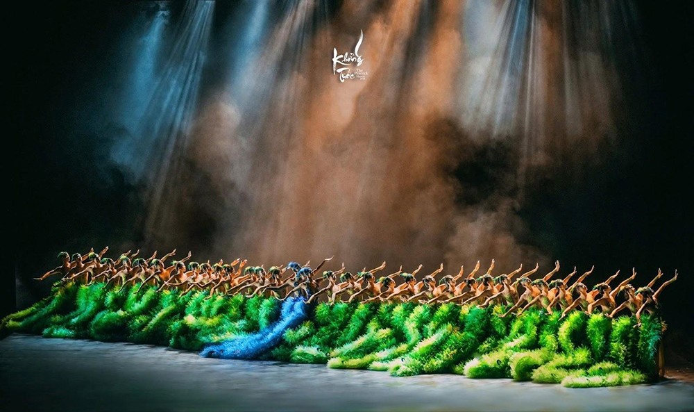 Những khoảnh khắc ấn tượng trong vở diễn “Khổng Tước”. Ảnh: Công ty Cổ phần Truyền thông VietArt