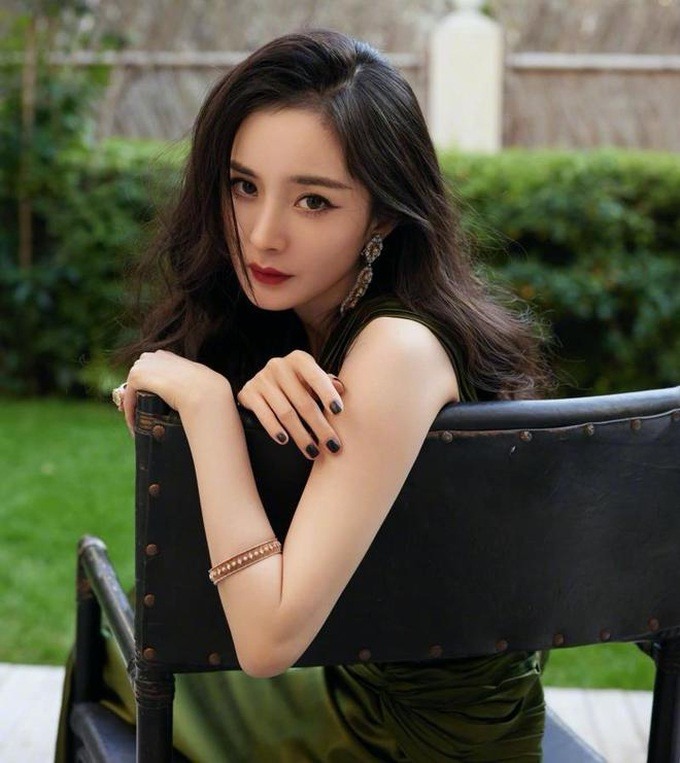 Triệu Lộ Tư gây tranh cãi khi không quý trọng sinh mệnh: Mỗi ngày chỉ ngủ 2 tiếng- Ảnh 3.