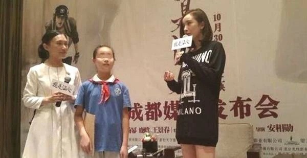 Bức ảnh đáng sợ nhất Cbiz: Lần lượt từng sao hạng A dính phốt động trời, 1 người còn thành