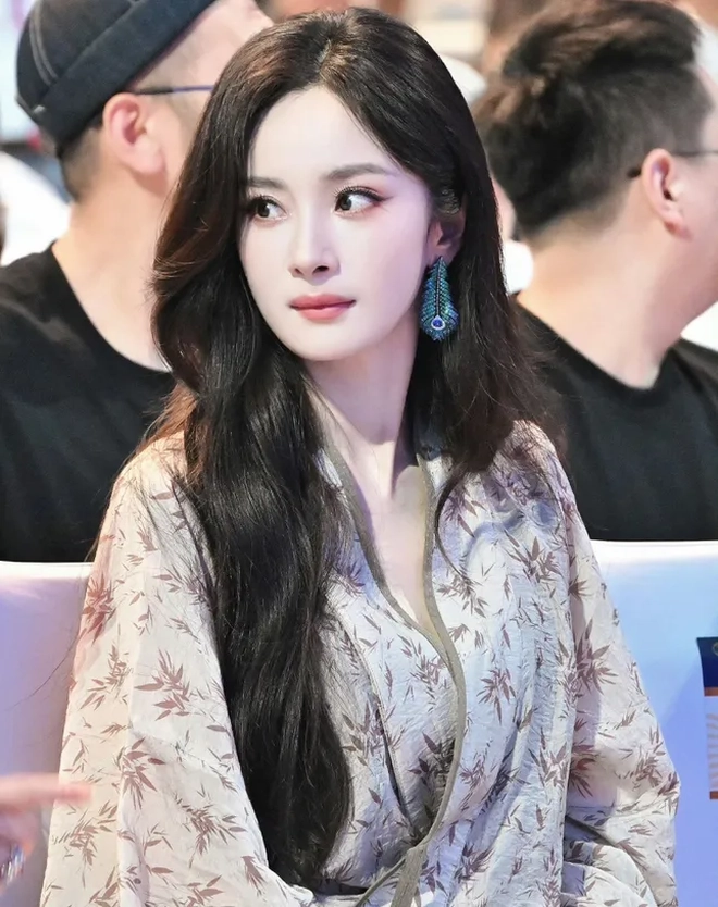 Thẩm mỹ độc hại của Dương Mịch- Ảnh 3. Thẩm mỹ độc hại của Dương Mịch- Ảnh 3.