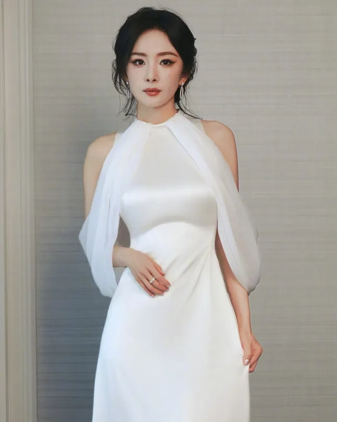 Thẩm mỹ độc hại của Dương Mịch- Ảnh 2. Thẩm mỹ độc hại của Dương Mịch- Ảnh 2.