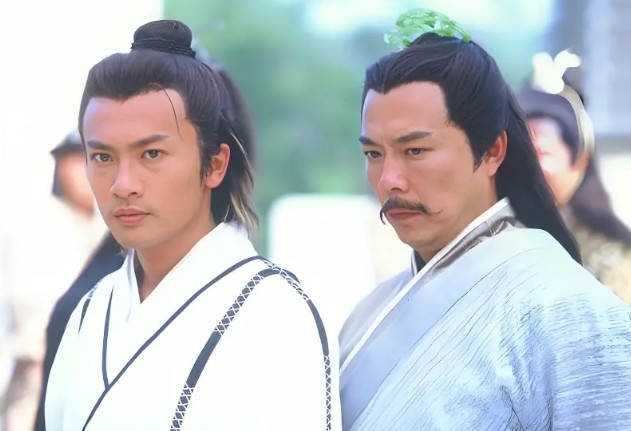 Sao 100 năm Hoàng Dược Sư chết, Dương Tiêu lại học được tuyệt kỹ của ông: Chỉ Hoàng Sam Nữ Tử biết lý do- Ảnh 2. Sao 100 năm Hoàng Dược Sư chết, Dương Tiêu lại học được tuyệt kỹ của ông: Chỉ Hoàng Sam Nữ Tử biết lý do- Ảnh 2.