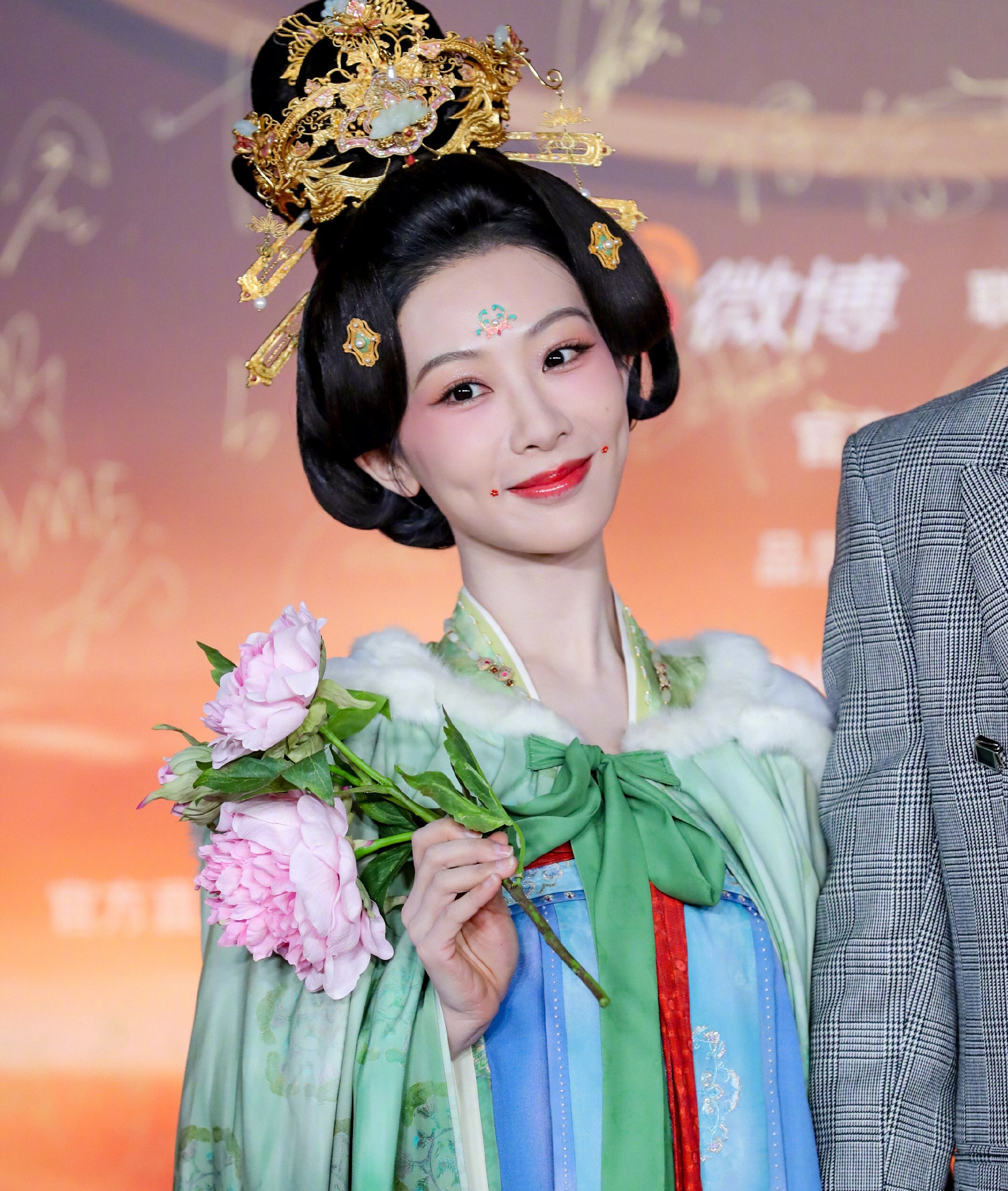 Mỹ nhân đẹp nhất Đêm hội Weibo 2025: Nhan sắc xé sách bước ra, chặt chém cả dàn sao vì lên đồ chẳng giống ai- Ảnh 3. Mỹ nhân đẹp nhất Đêm hội Weibo 2025: Nhan sắc xé sách bước ra, chặt chém cả dàn sao vì lên đồ chẳng giống ai- Ảnh 3.